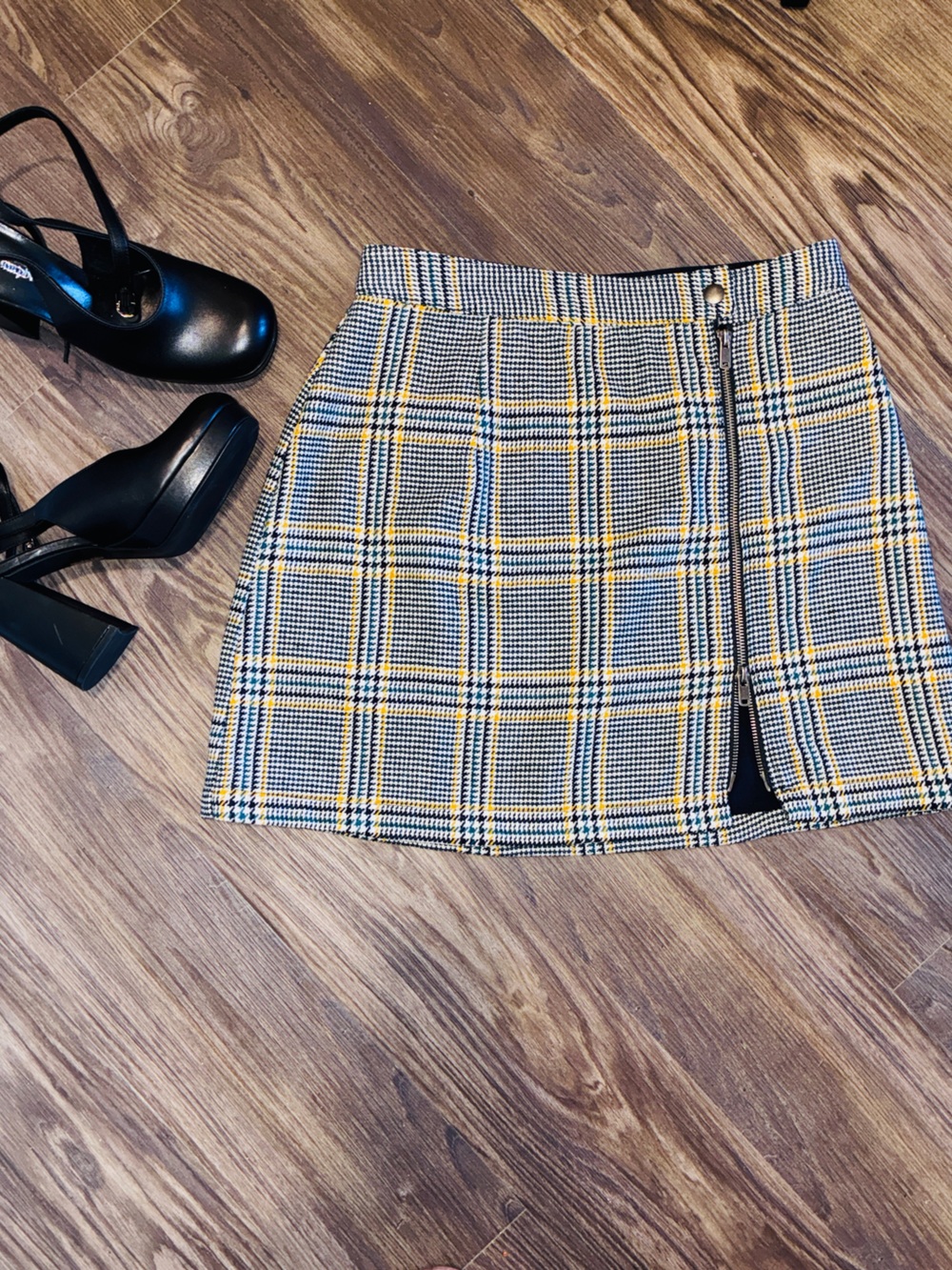 Vintage-style plaid zipper mini skirt from Abercrombie & Fitch